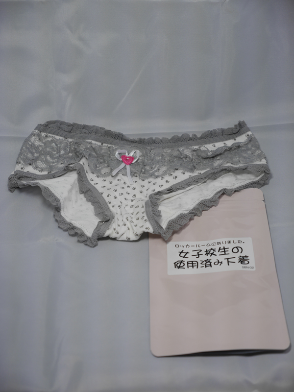 ロッカールームにありました。 女子校生の使用済み下着