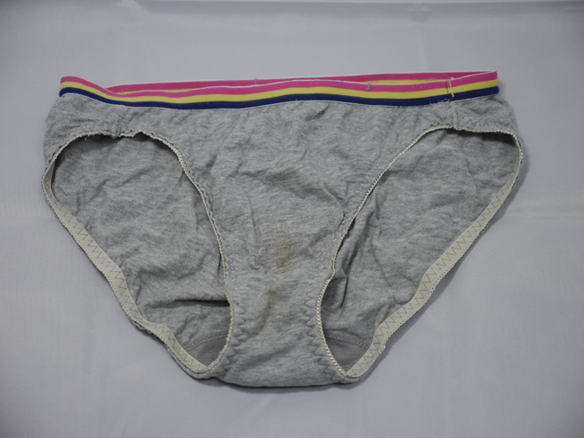 部室の忘れ物 女子校生のムレムレぱんてぃ